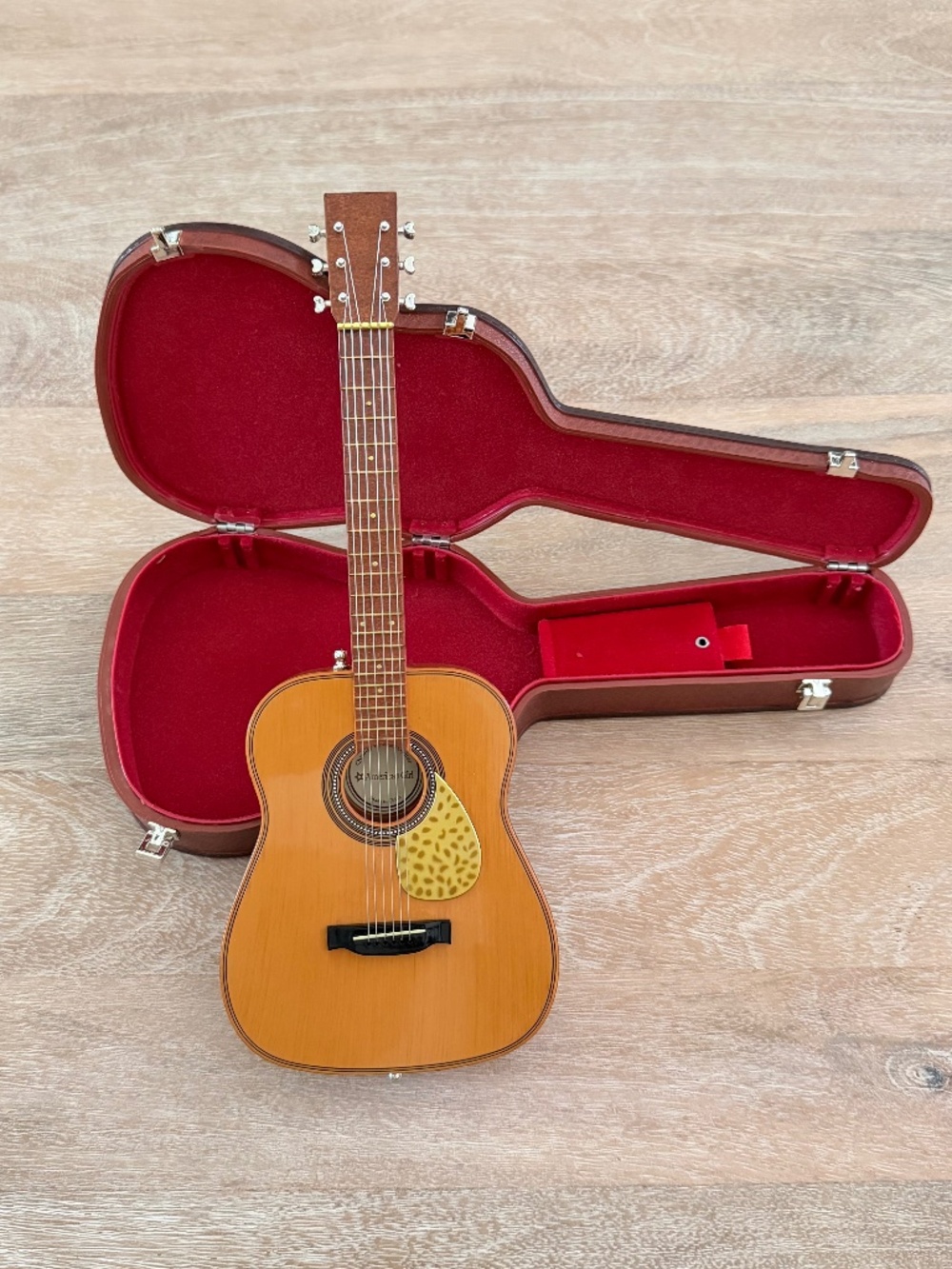 Authentic American Girl Doll Acoustic Guitar & Hard Case - Excellent Condition